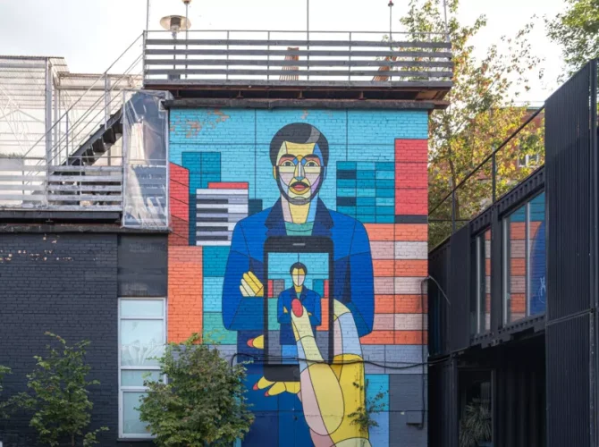 Блеск «Кристалла» и гимн стрит-арту. Пешеходная экскурсия по территории бывшего завода