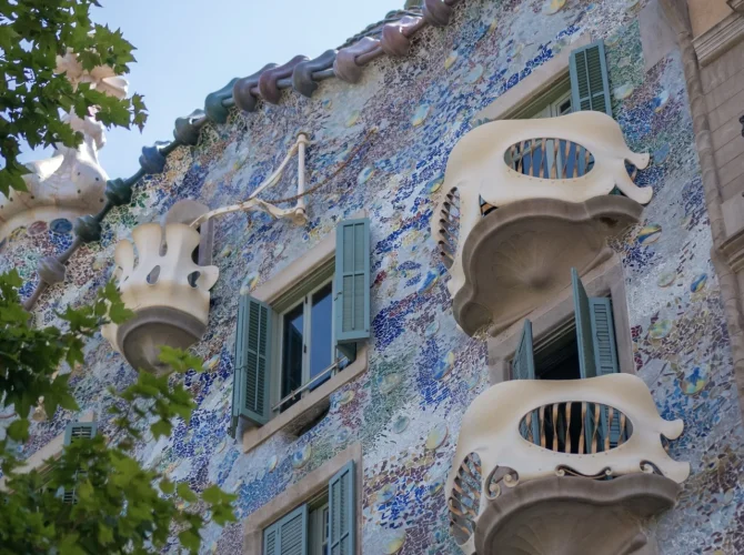 Дегустируем испанскую архитектуру. Лекция + уютный ужин