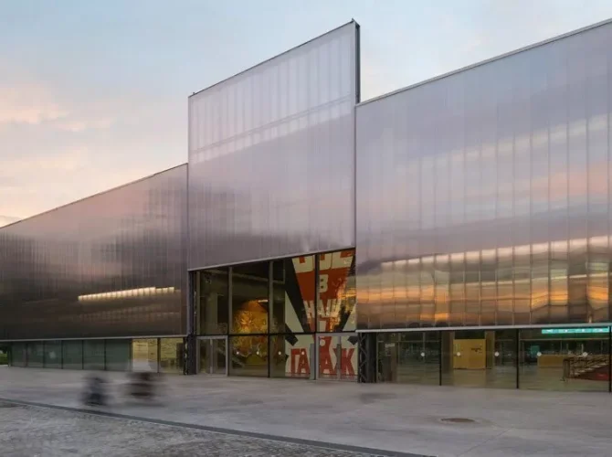 От Мельникова до Колхаса. Архитектурная прогулка по Парку Горького с посещением музея «Гараж»