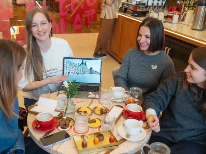 Шоколадный арт-бранч в СЧАСТЬЕ в ГУМе. Лекция про русский стиль в архитектуре с дегустацией фирменного шоколада