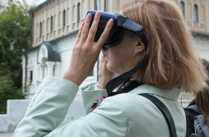 Путешествие во времени с VR. От Кремля до восьмой высотки. Пешеходная экскурсия с VR очками