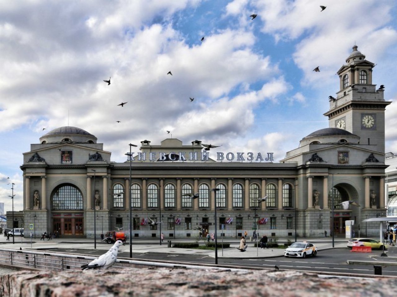 башня киевского вокзала с часами