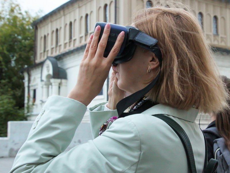 Путешествие во времени с VR. От Кремля до восьмой высотки. Пешеходная экскурсия с VR-очками